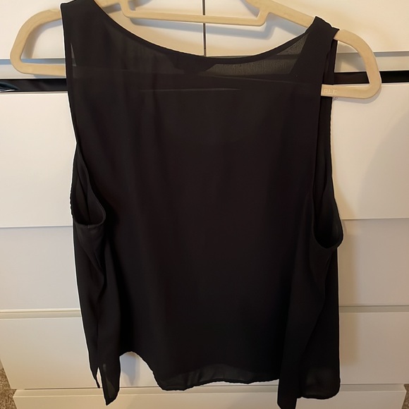 Black Loose Fitting Tank Top - Express - Picture 2 of 3